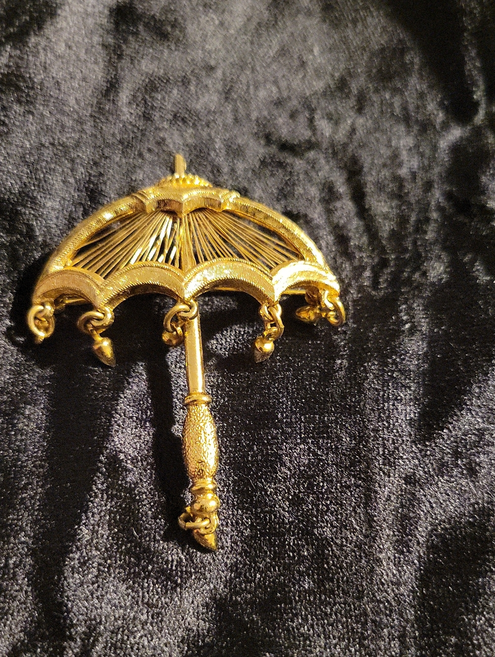 Monet - Gold Parasol and Raindrops Brooch Pin
